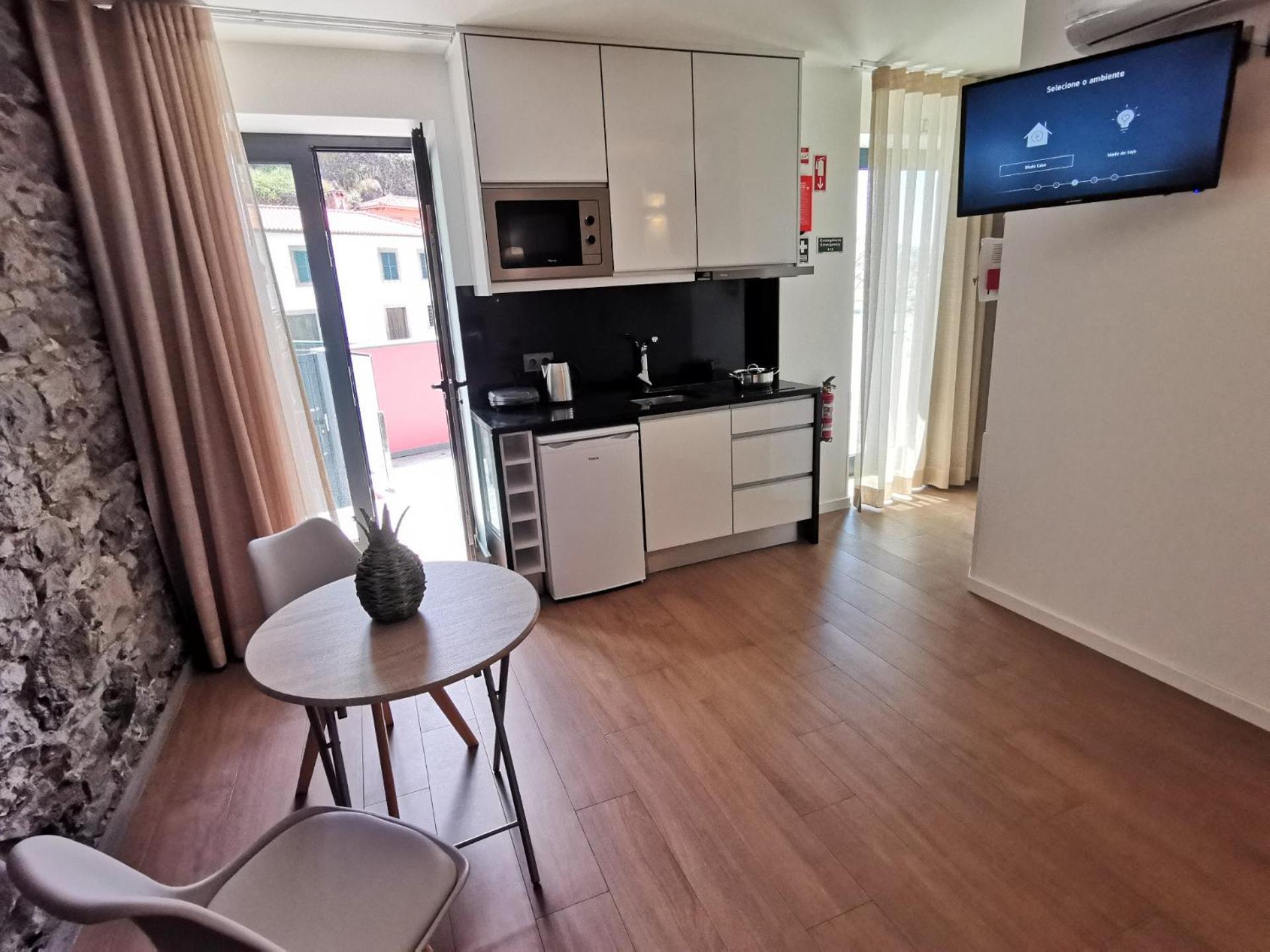 Chale Esmeralda - Charming Studios In Calheta Beach Εξωτερικό φωτογραφία